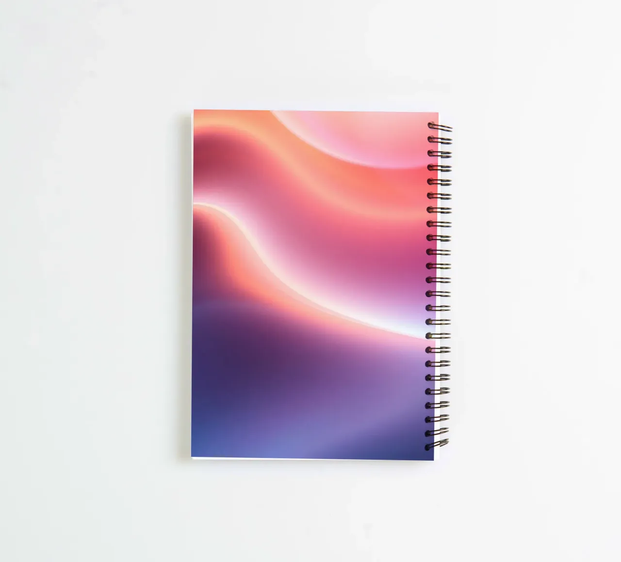 Lebendige Abstraktion mit weichen Verläufen und dynamischem Fluss Ringbuch von DesignDoodle