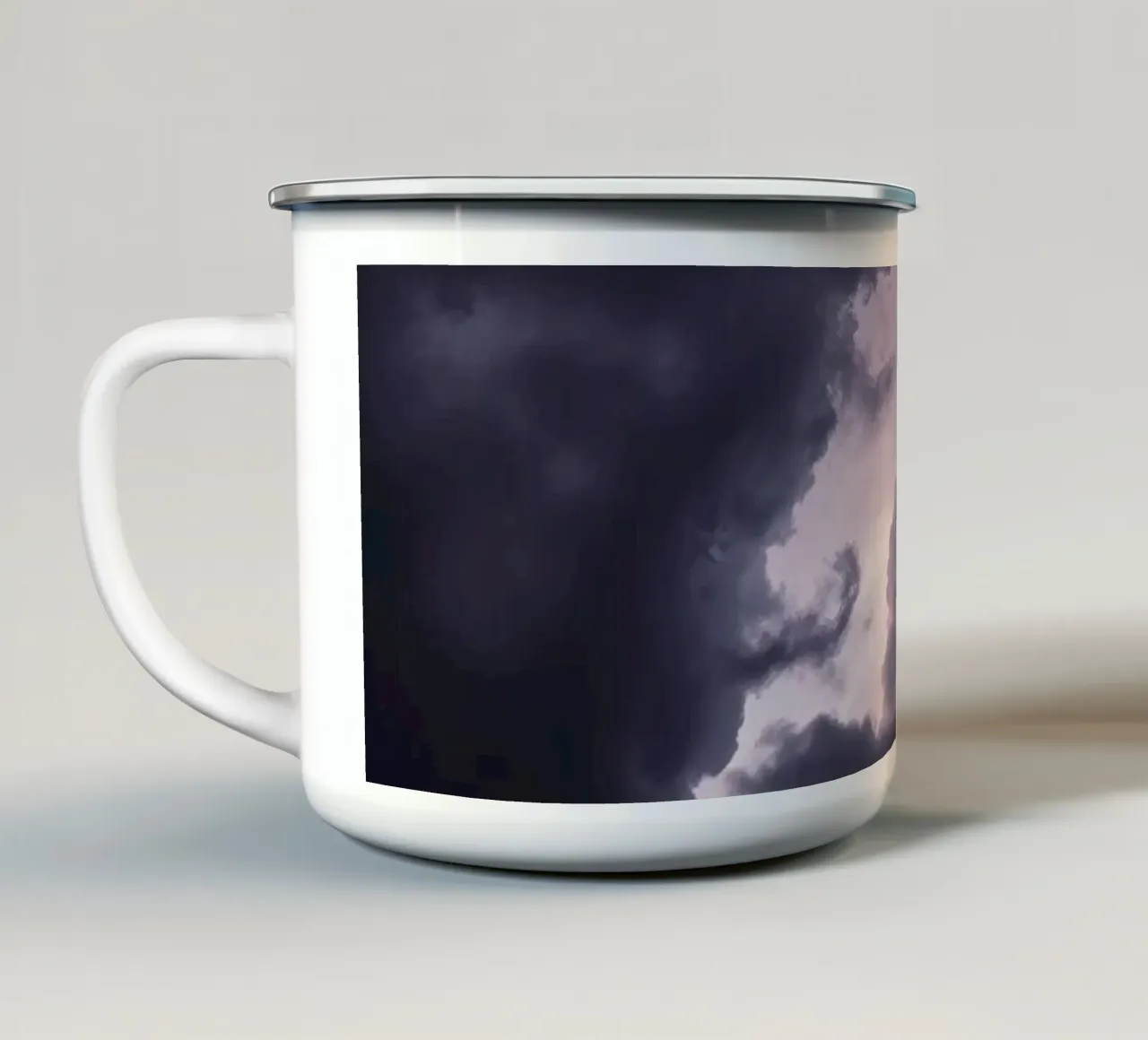 Donkere en stemmige wolkenformaties creëren een dramatische lucht emaille mok van DesignDoodle