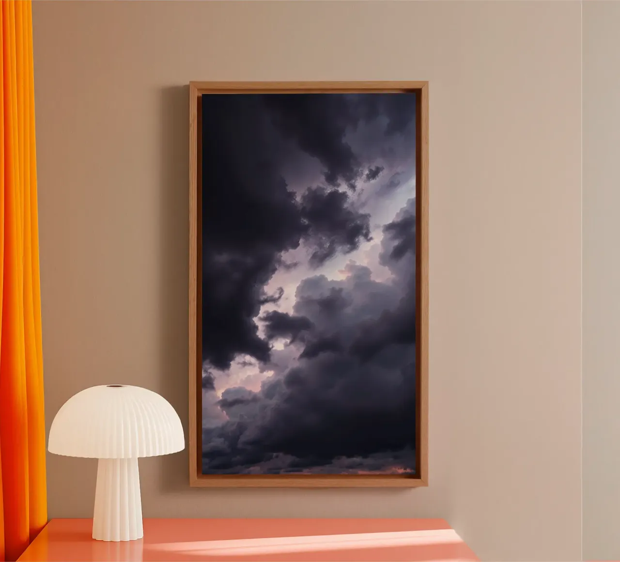 Le formazioni nuvolose scure e lunatiche creano un cielo drammatico tela con Cornice a cassetta da DesignDoodle