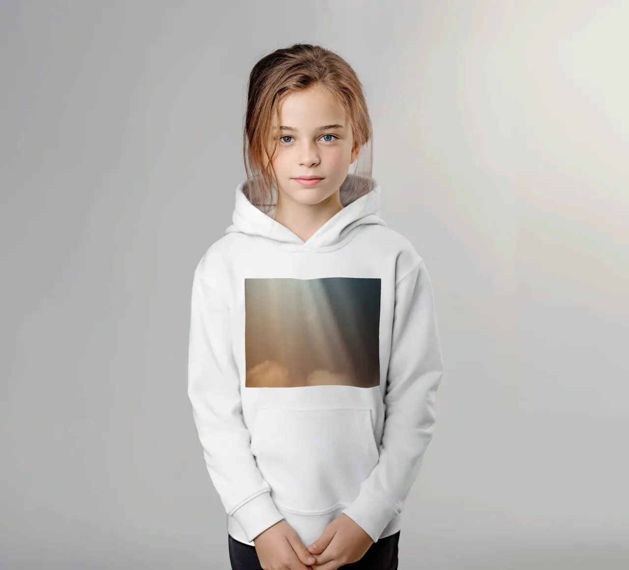 Morbido sfondo astratto con raggio di luce che attraversa la nebbia felpa bambino con cappuccio da DesignDoodle