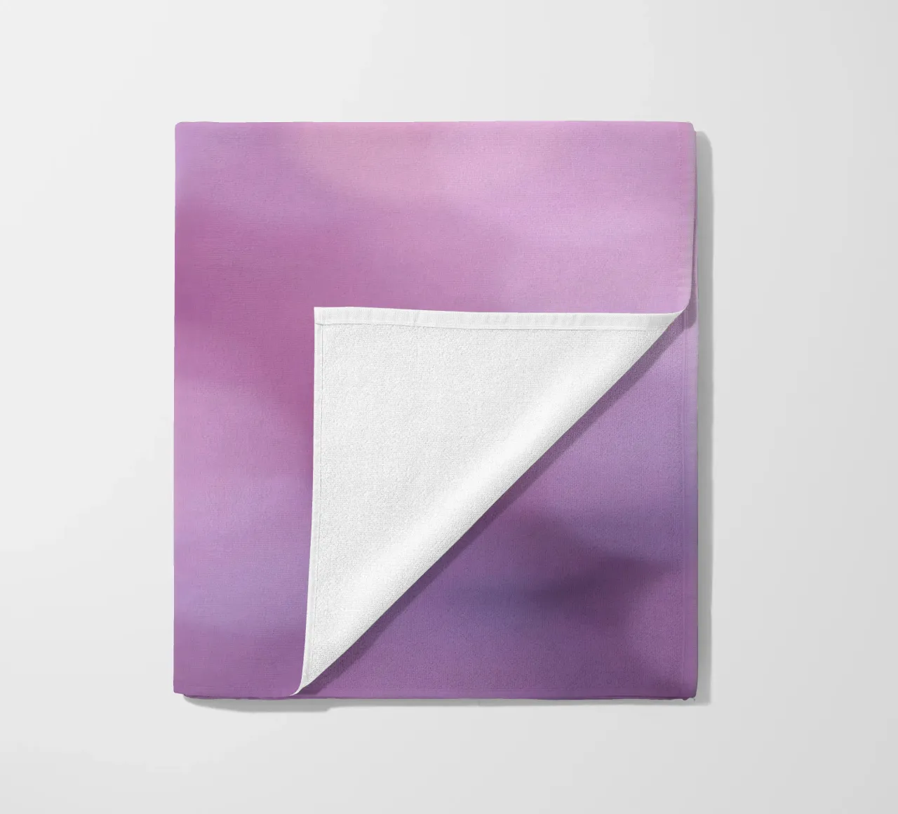 Kleurrijke abstracte bokeh-achtergrond met zachte roze tinten strandhanddoek van DesignDoodle
