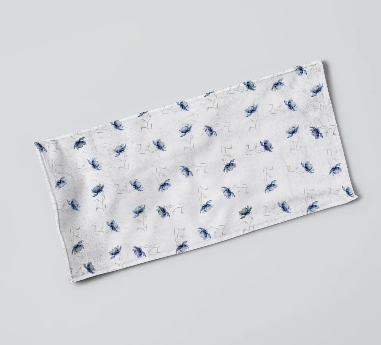 Fiore blu uno asciugamano da bagno da LaylaOzHome
