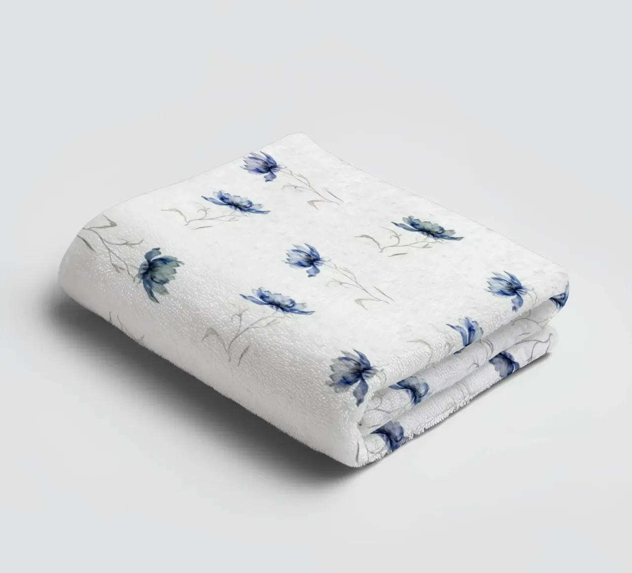 Fiore blu uno asciugamano da bagno da LaylaOzHome