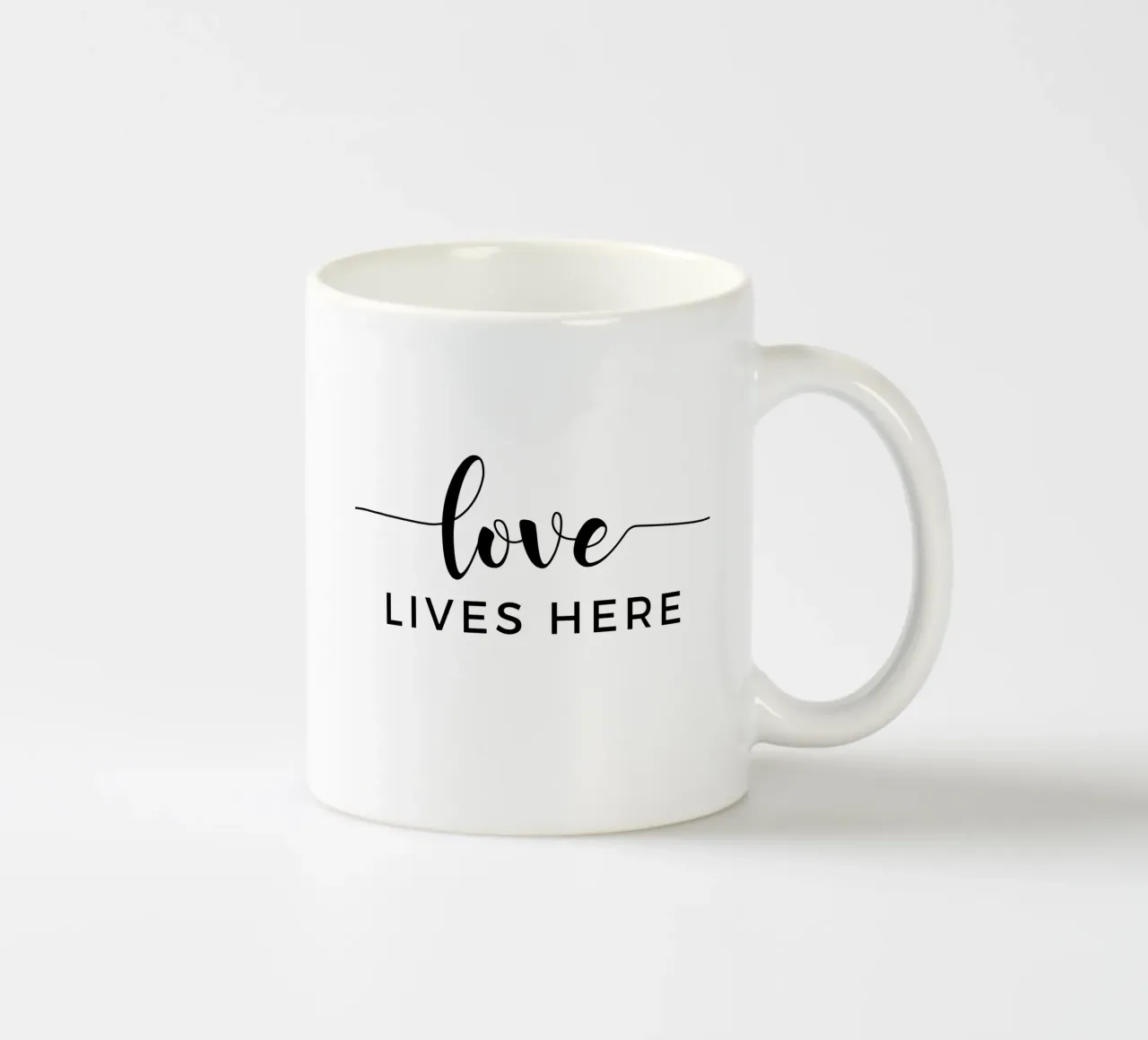 L'amore vive qui tazza in ceramica da Shark Printables
