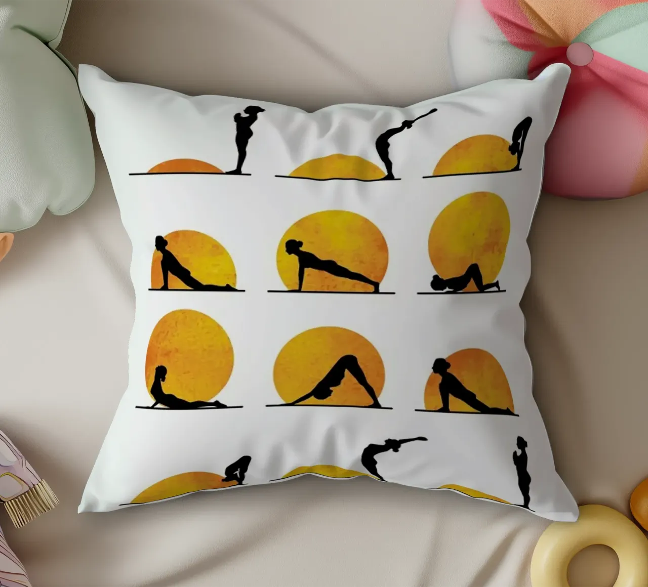 Yoga Sun Kissen von Kubistika