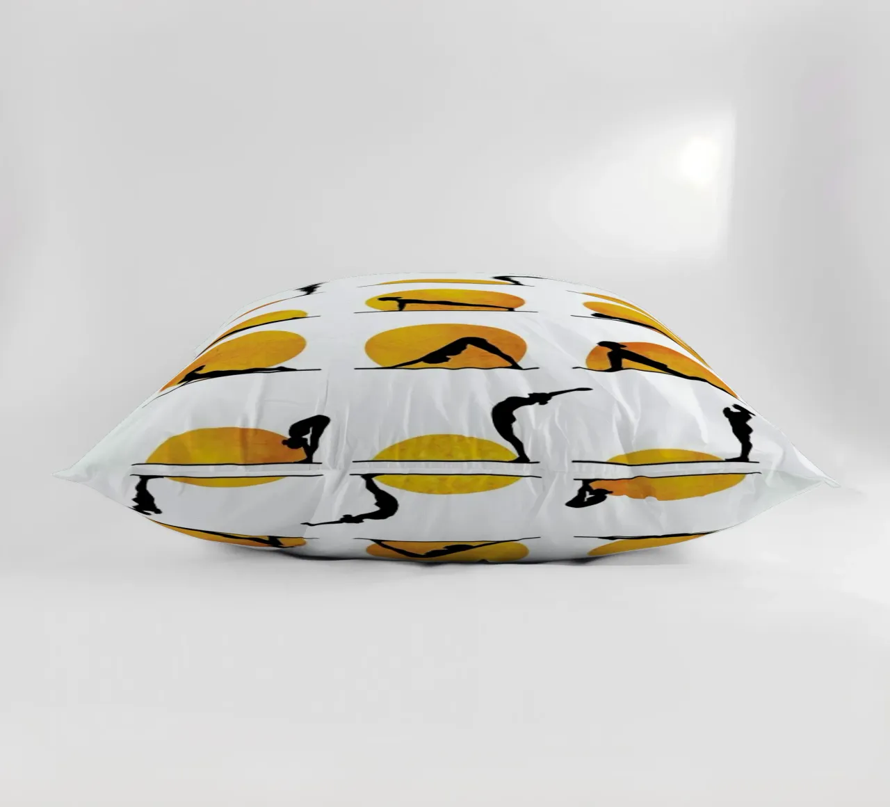 Yoga Sun Kissen von Kubistika