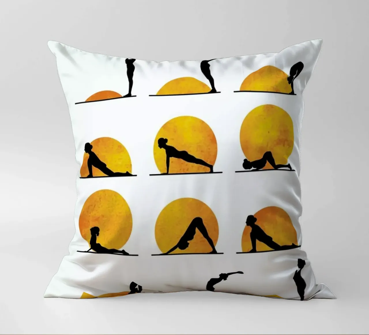 Yoga Sun Kissen von Kubistika