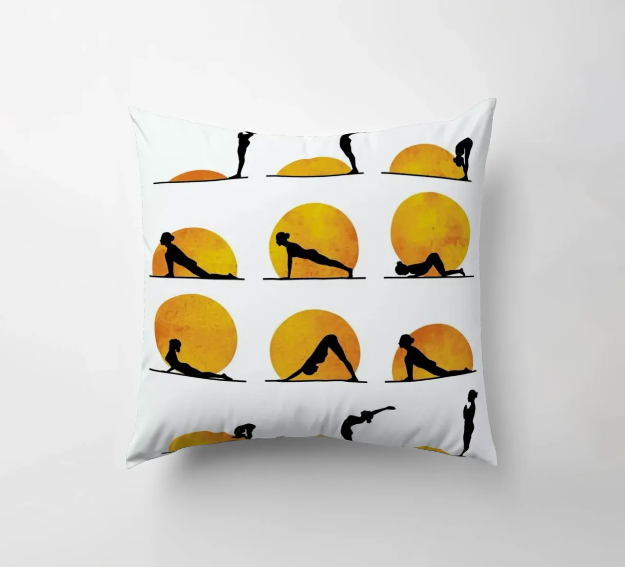 Yoga Sun Kissen von Kubistika