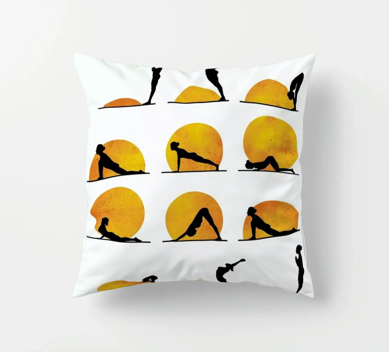 Yoga Sun Kissen von Kubistika