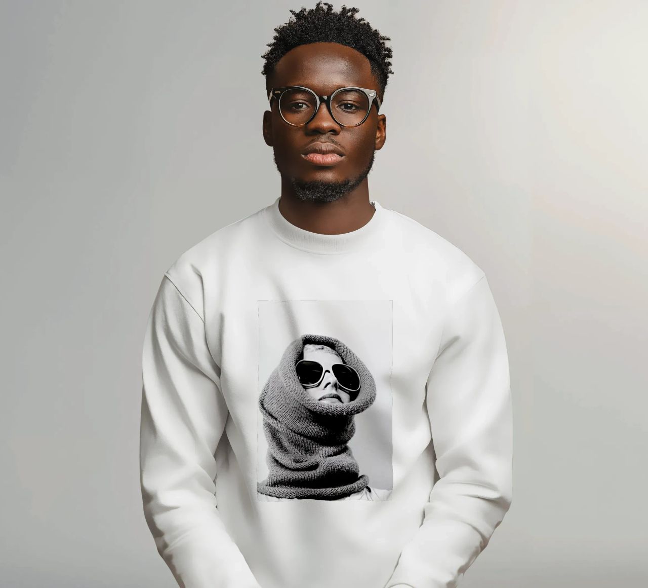 Accessorising Sweatshirt von Runway Collective