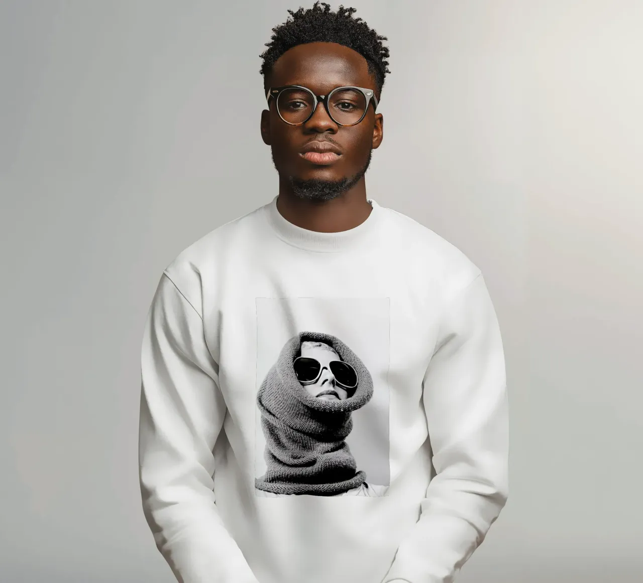 Accessorising sweat de Runway Collective