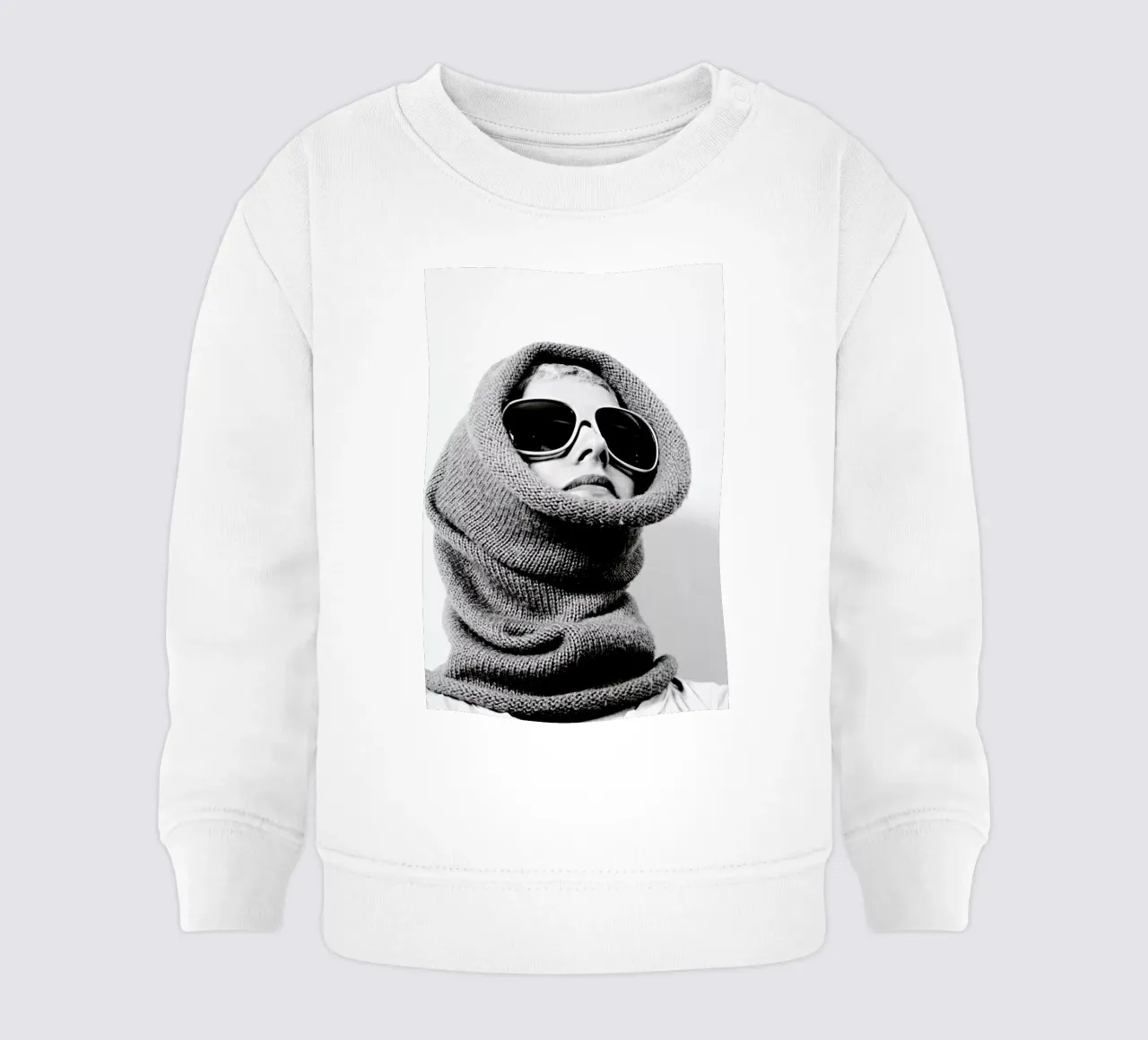 Accessorising baby sweatshirt van Runway Collective