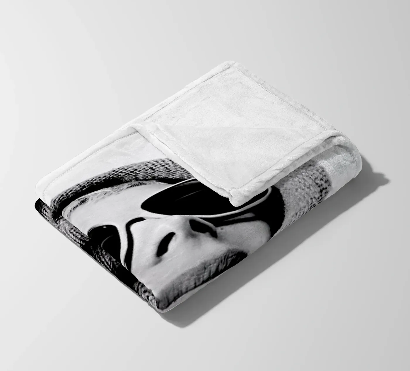 Accessorising Fleecedecke von Runway Collective