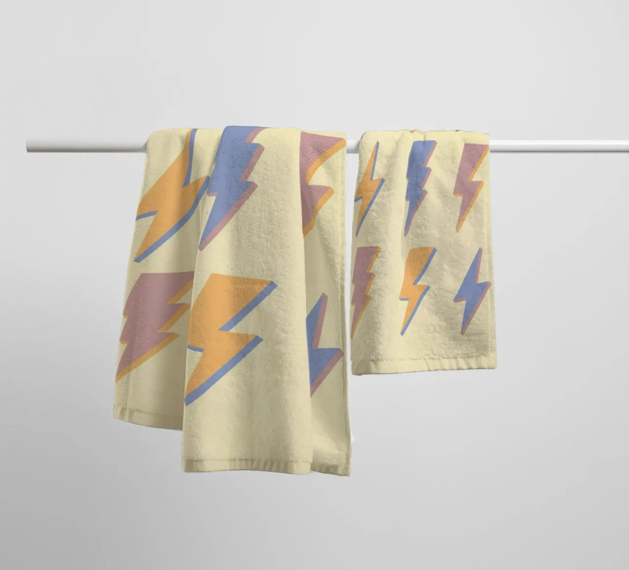 Pastellfarbene Blitze drucken | Retro-Grafik Handtuch von NorwesClub
