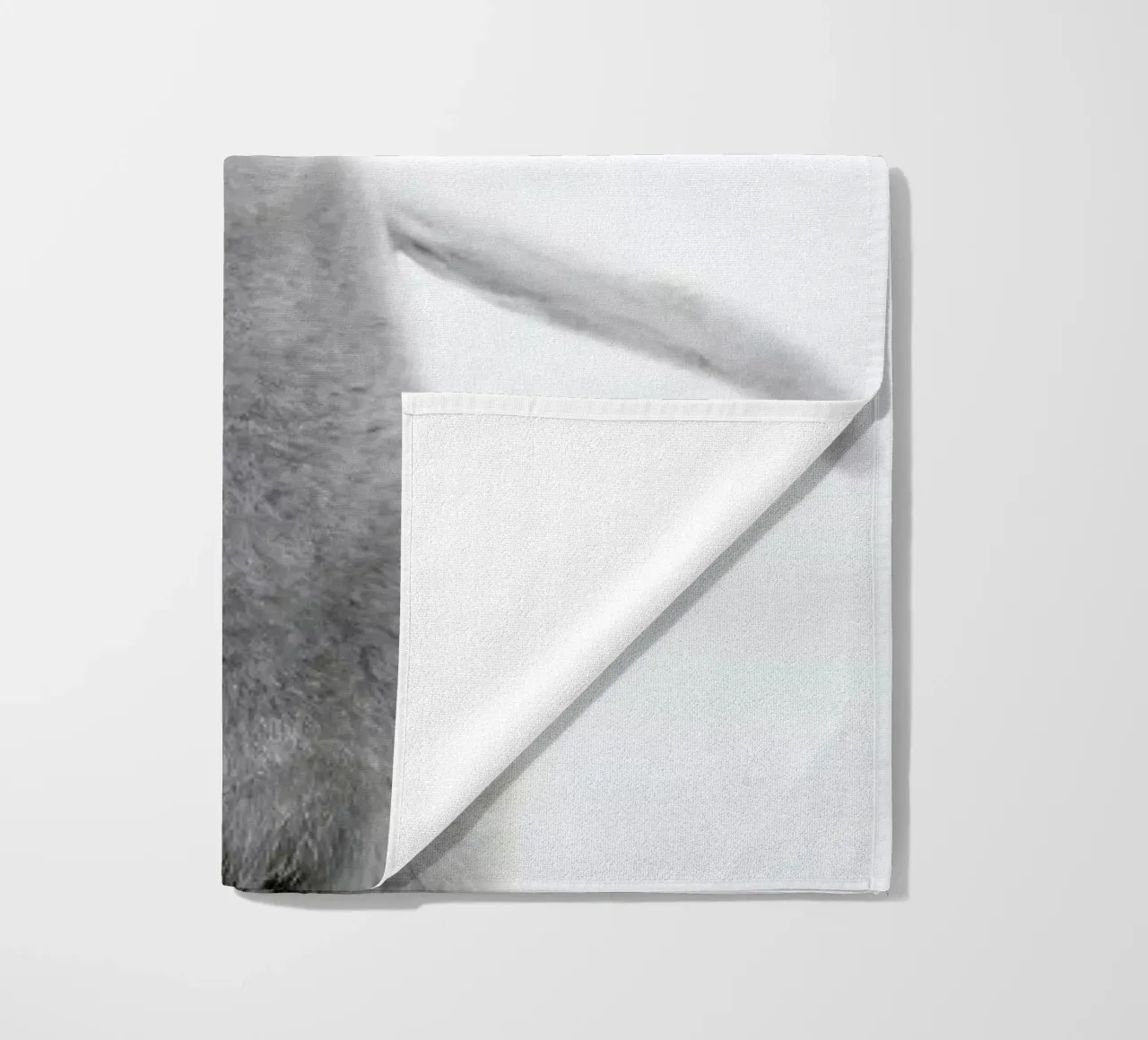 Lone Penguin strandhanddoek van Natural Kingdom