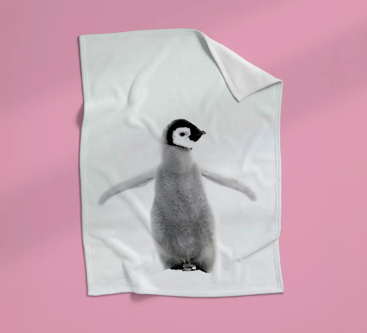 Lone Penguin coperta in pile da Natural Kingdom