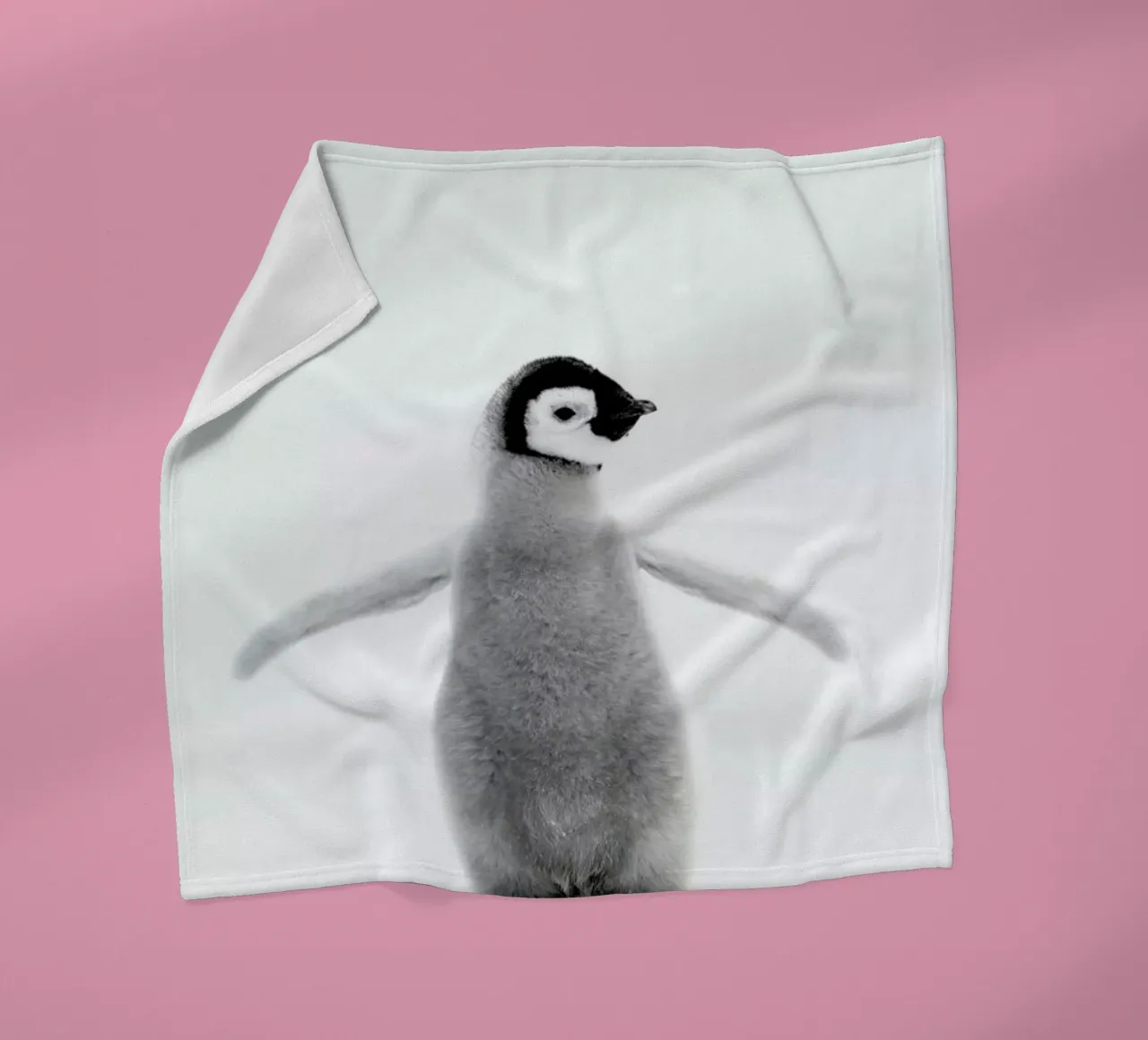 Lone Penguin coperta in pile da Natural Kingdom