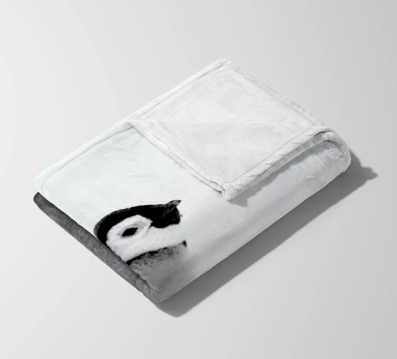 Lone Penguin coperta in pile da Natural Kingdom