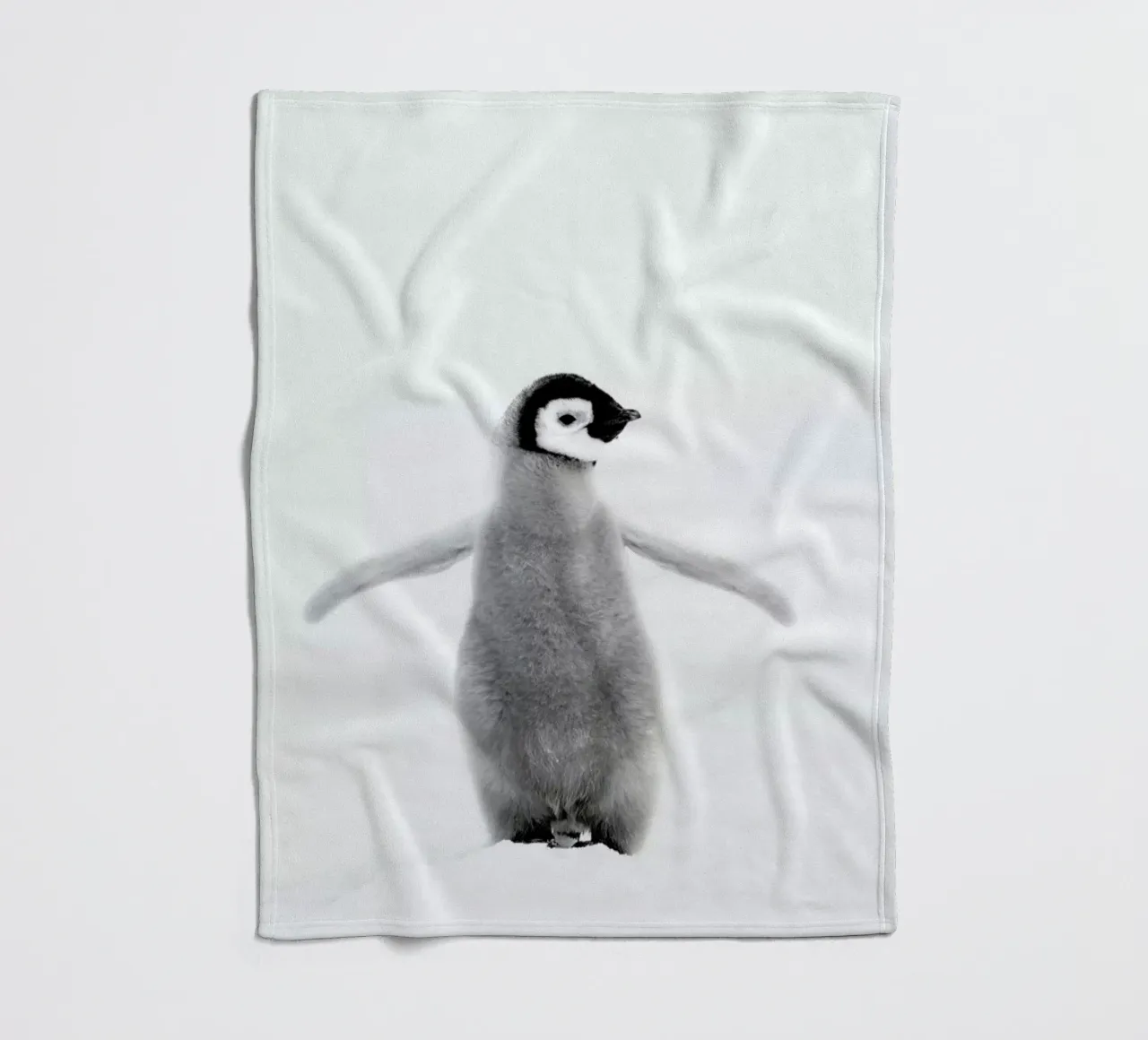 Lone Penguin coperta in pile da Natural Kingdom