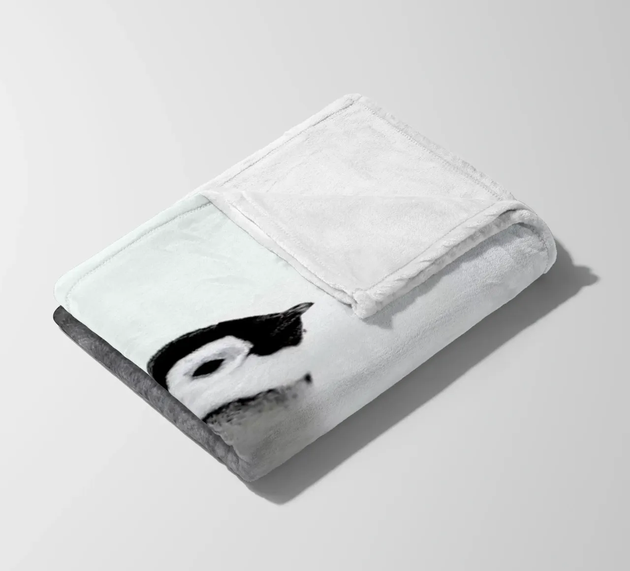 Lone Penguin coperta in pile da Natural Kingdom