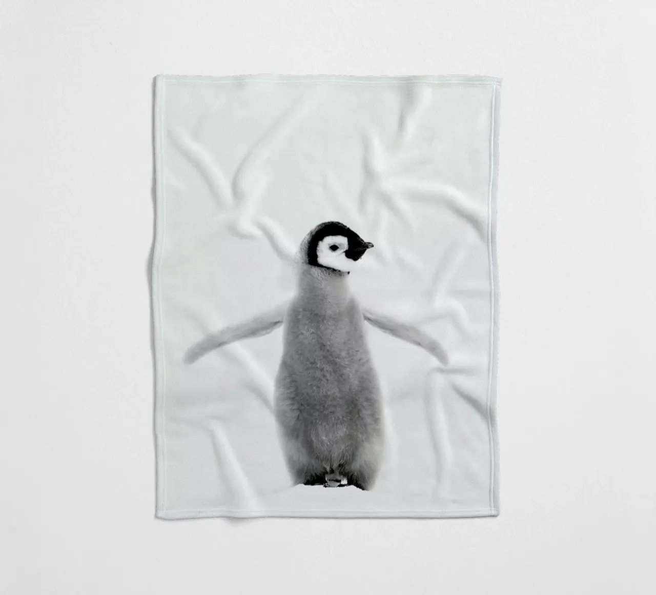 Lone Penguin coperta in pile da Natural Kingdom