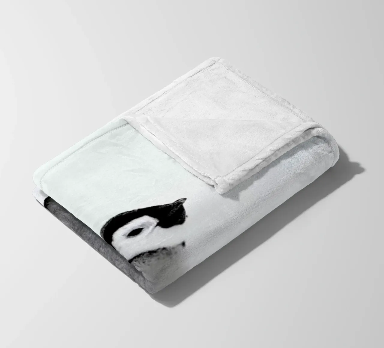 Lone Penguin coperta in pile da Natural Kingdom