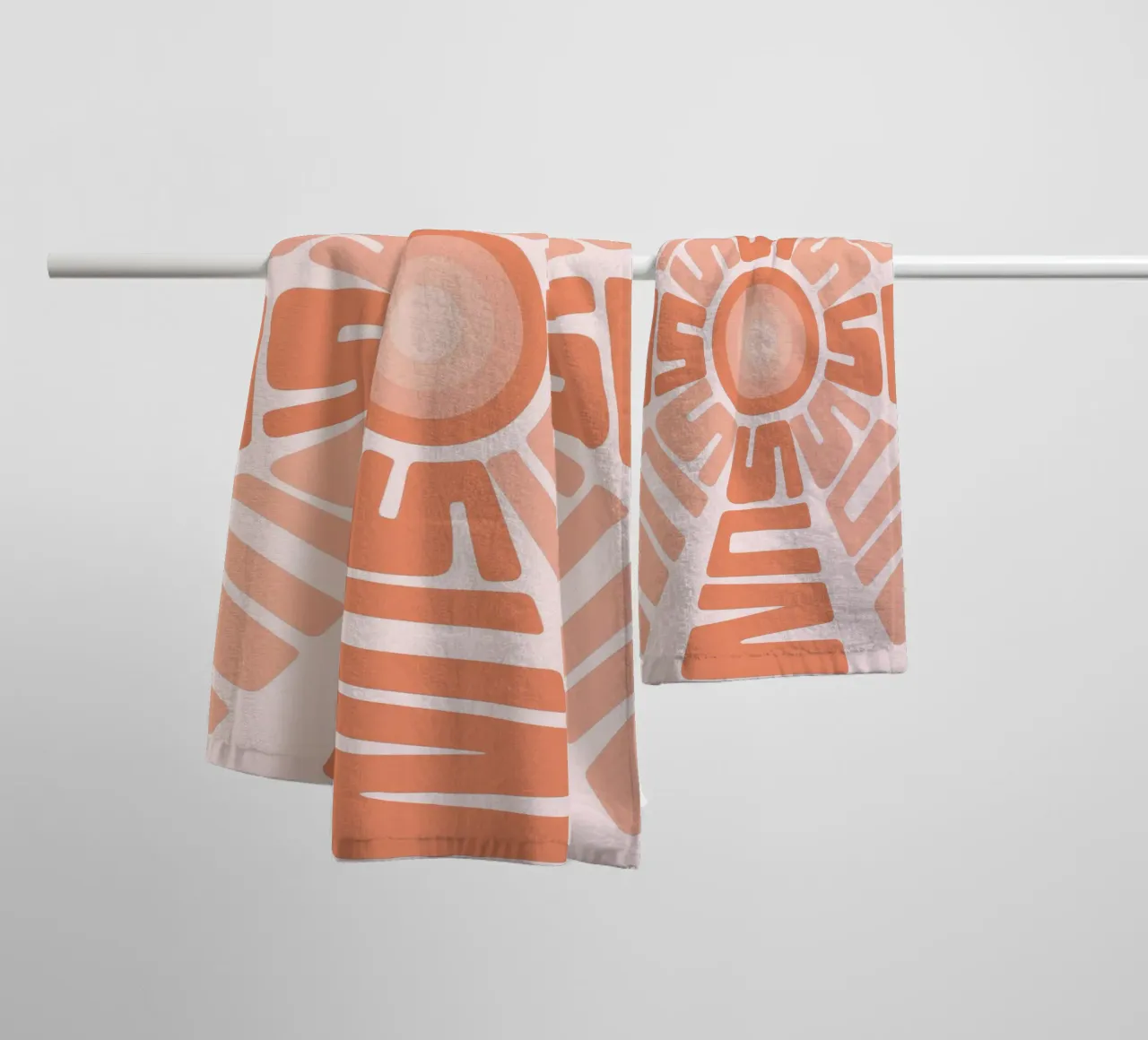 SUN Text Art Sun Print | Design grafico estetico asciugamano da bagno da NorwesClub