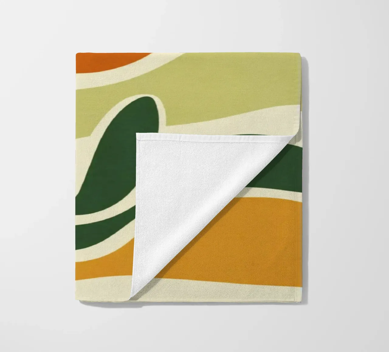 Silhouet van tulp op abstracte achtergrond in aardetinten strandhanddoek van Modern Muse