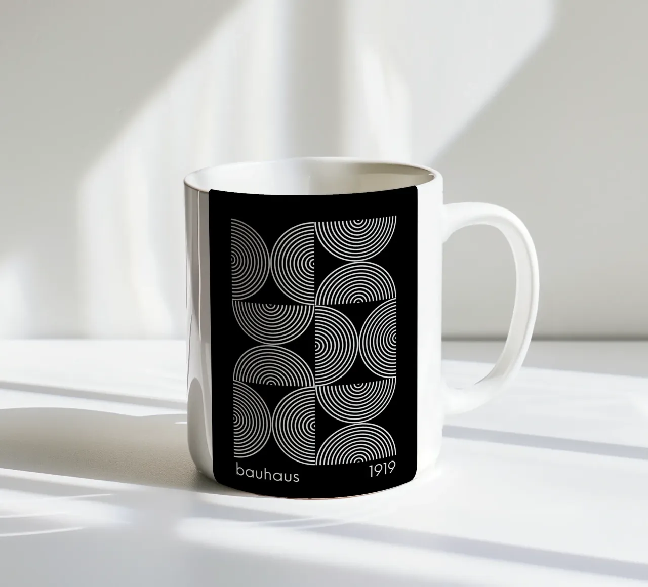 Bauhaus Geometrische Print | Iconisch Abstract Ontwerp keramische mok van NorwesClub