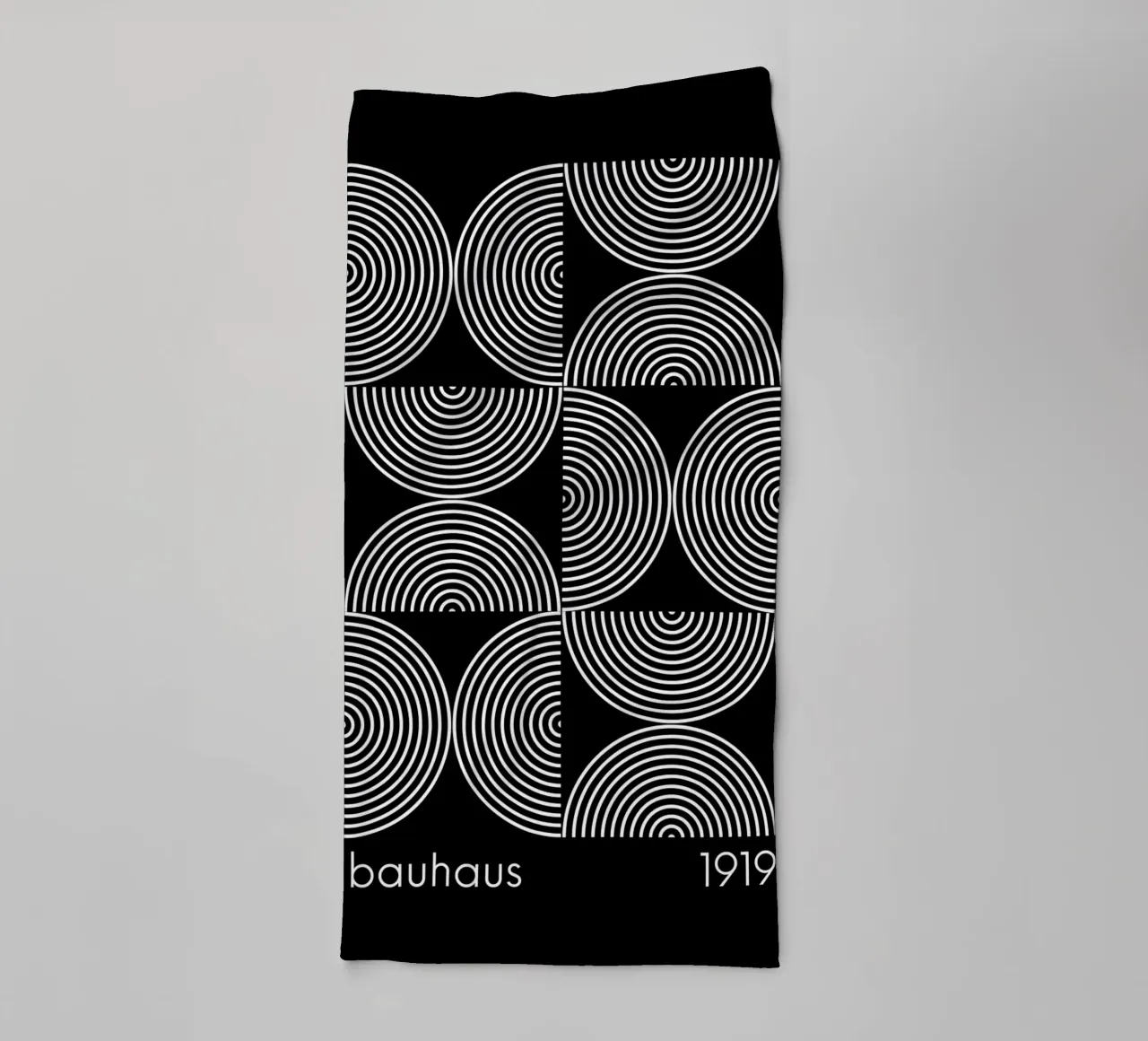 Bauhaus Geometrische Print | Iconisch Abstract Ontwerp badhanddoek van NorwesClub