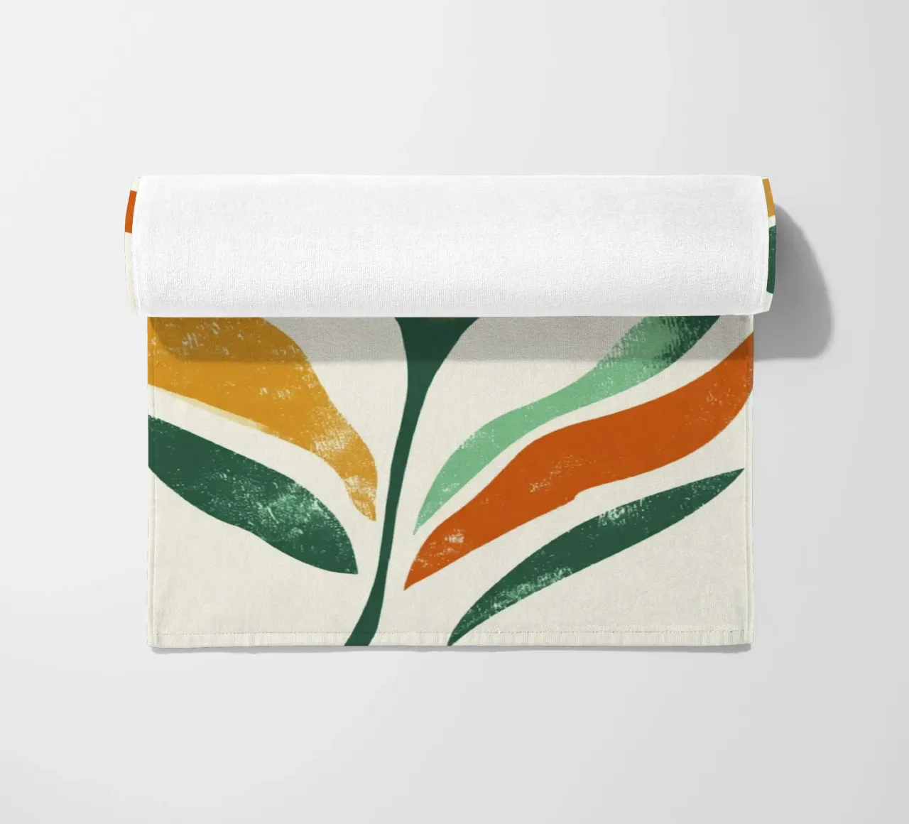 Abstracte bloemvorm in gelaagd aards kleurenpalet strandhanddoek van Modern Muse