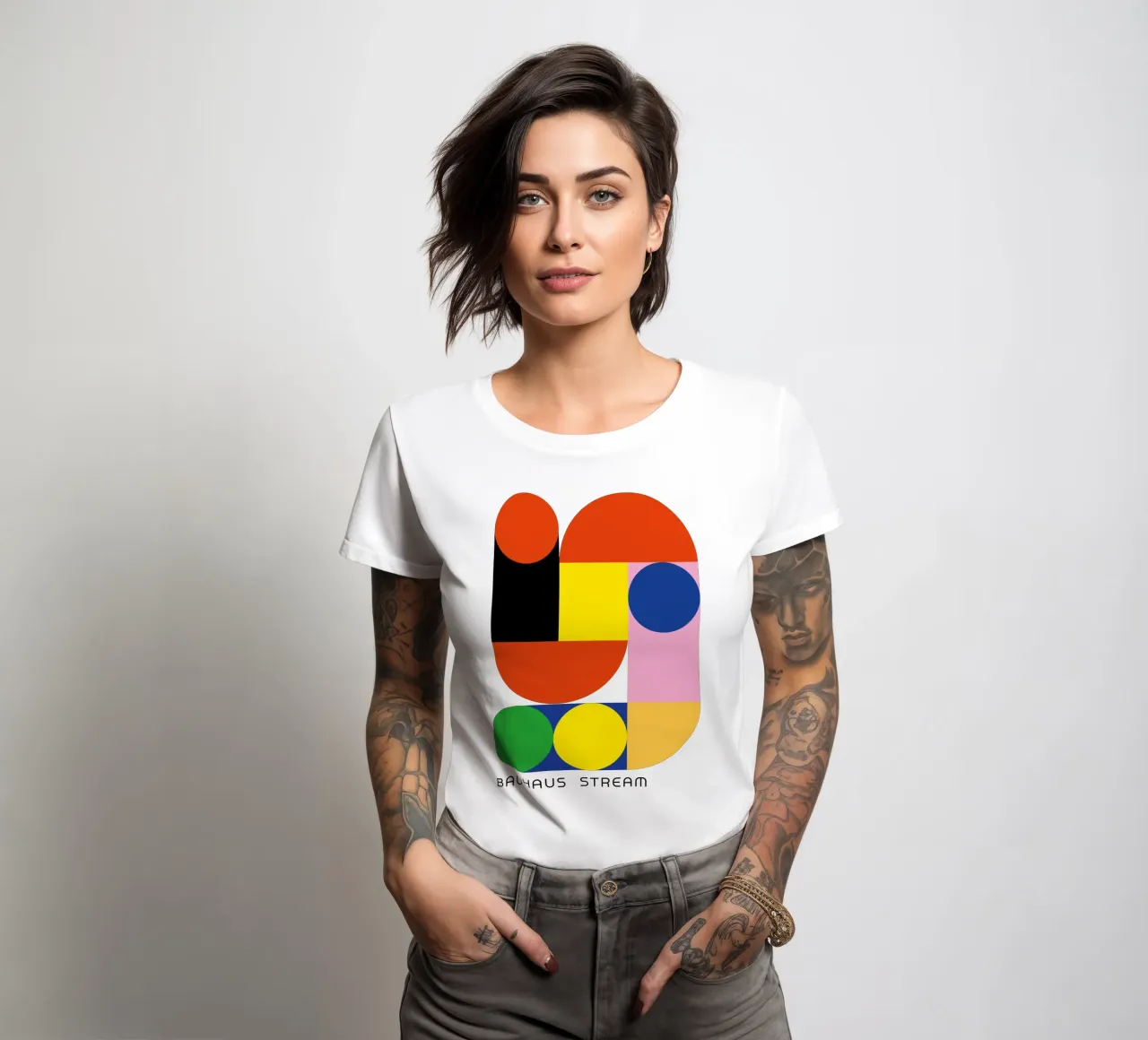 Bauhaus Stream Print | Geometrisch Abstract Ontwerp dames t-shirt getailleerd van NorwesClub
