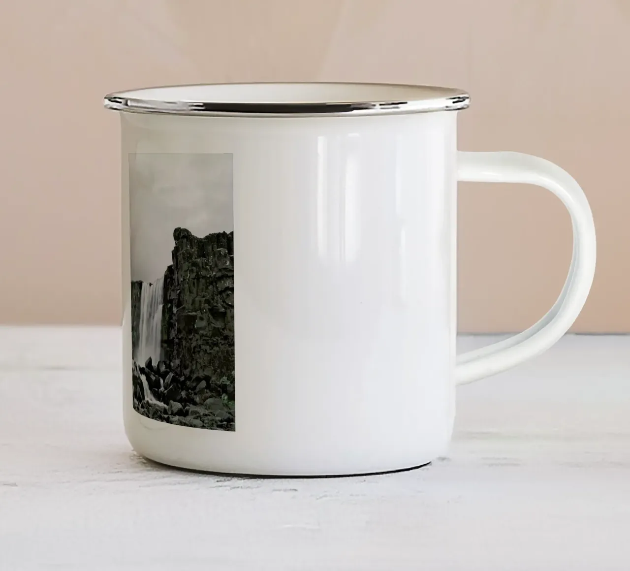 Öxarárfoss tazza in smalto da Nur Mut