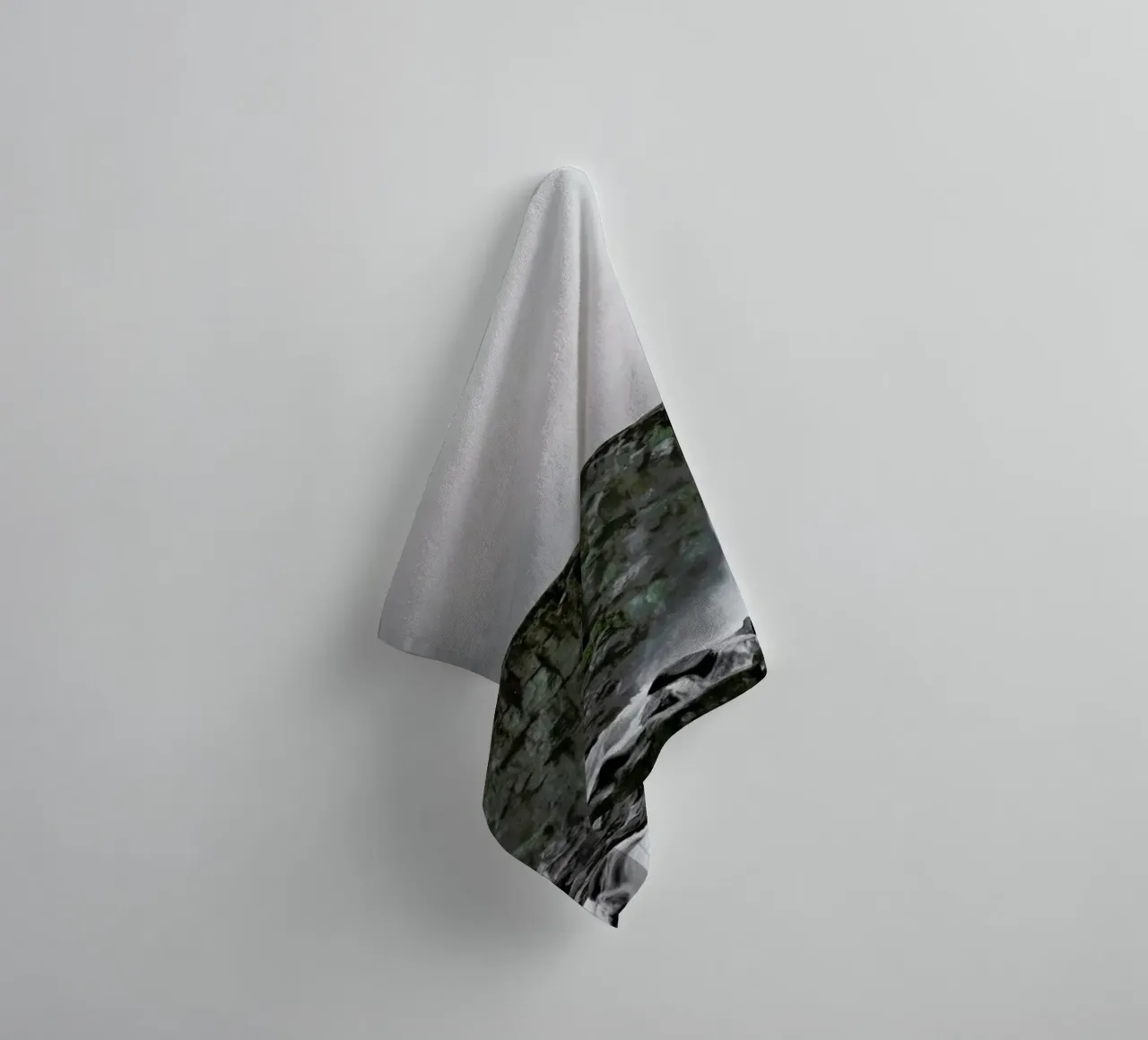 Öxarárfoss towel by Nur Mut