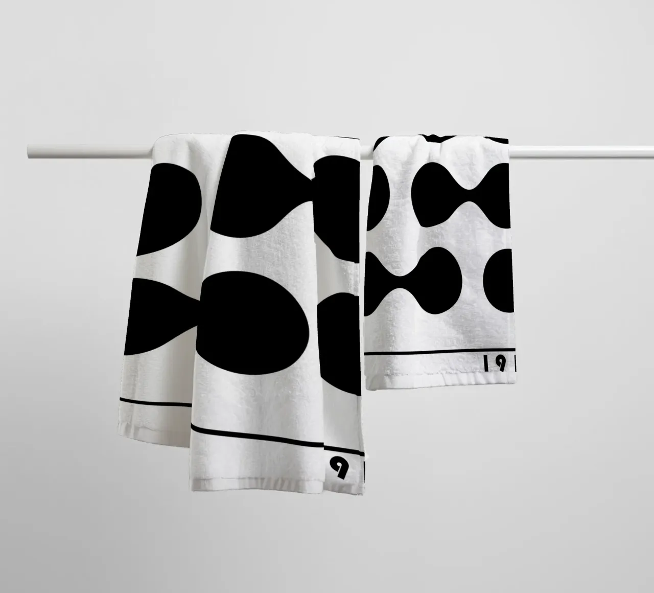 Bauhaus 1919 Forme geometriche Nero Bianco Stampa asciugamano da bagno da NorwesClub