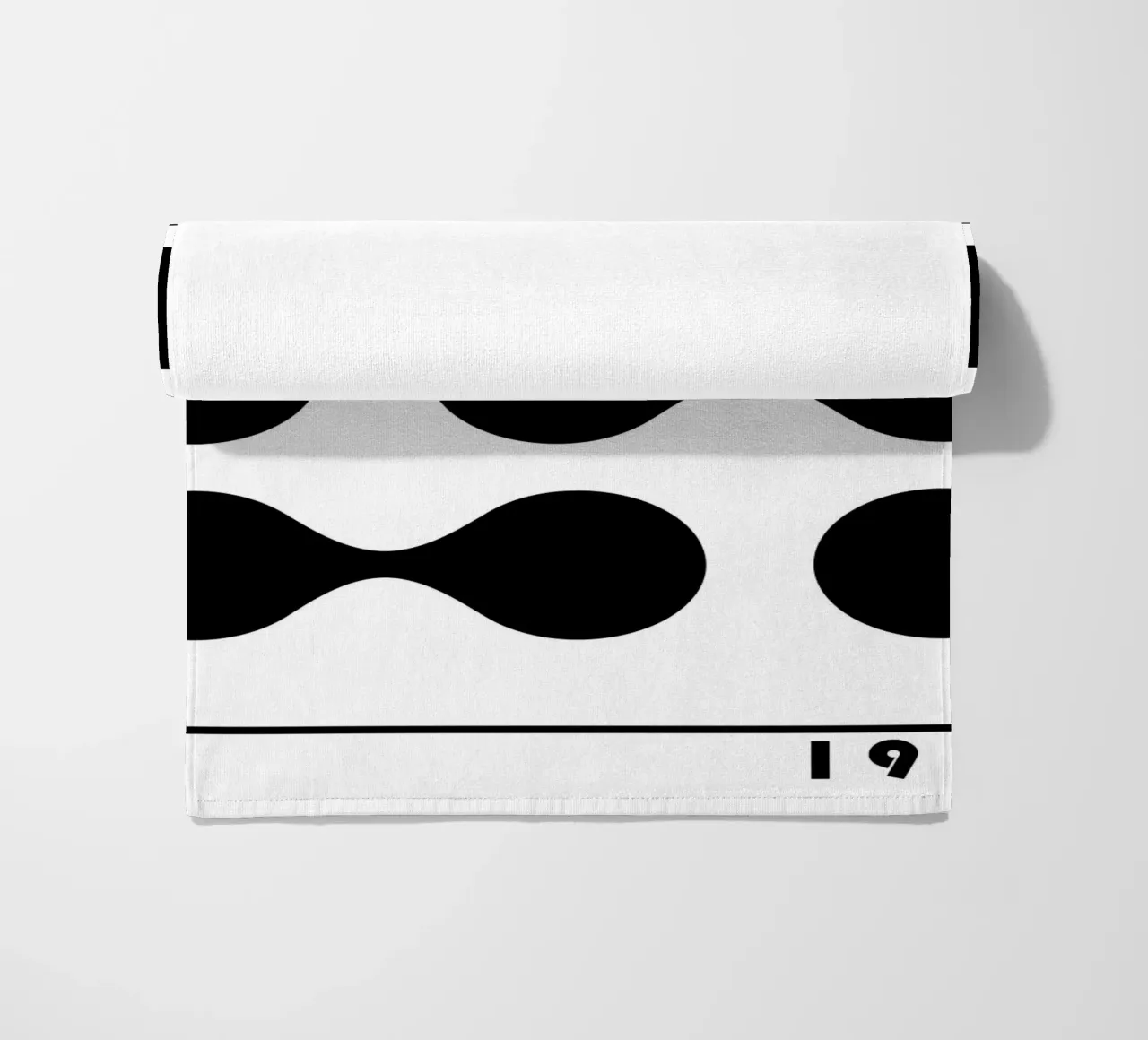 Bauhaus 1919 Geometrische Formen Schwarz Weiß Druck Strandtuch von NorwesClub