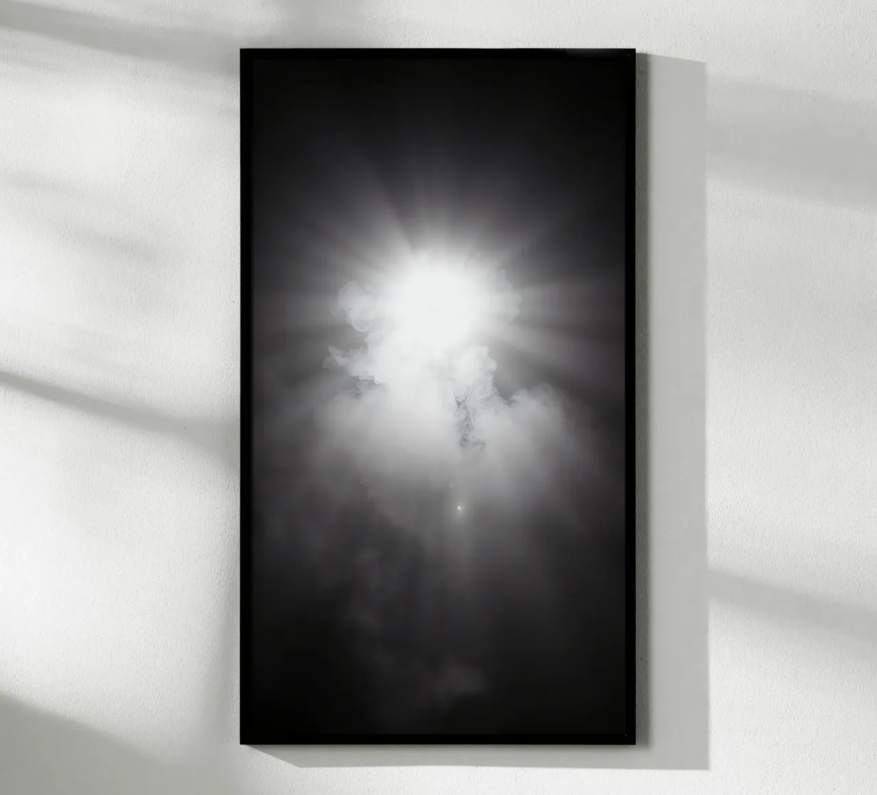 Helles Sonnenlicht, das durch die Wolken bricht, erzeugt ein atemberaubendes Poster mit Kunststoffrahmen von DesignDoodle