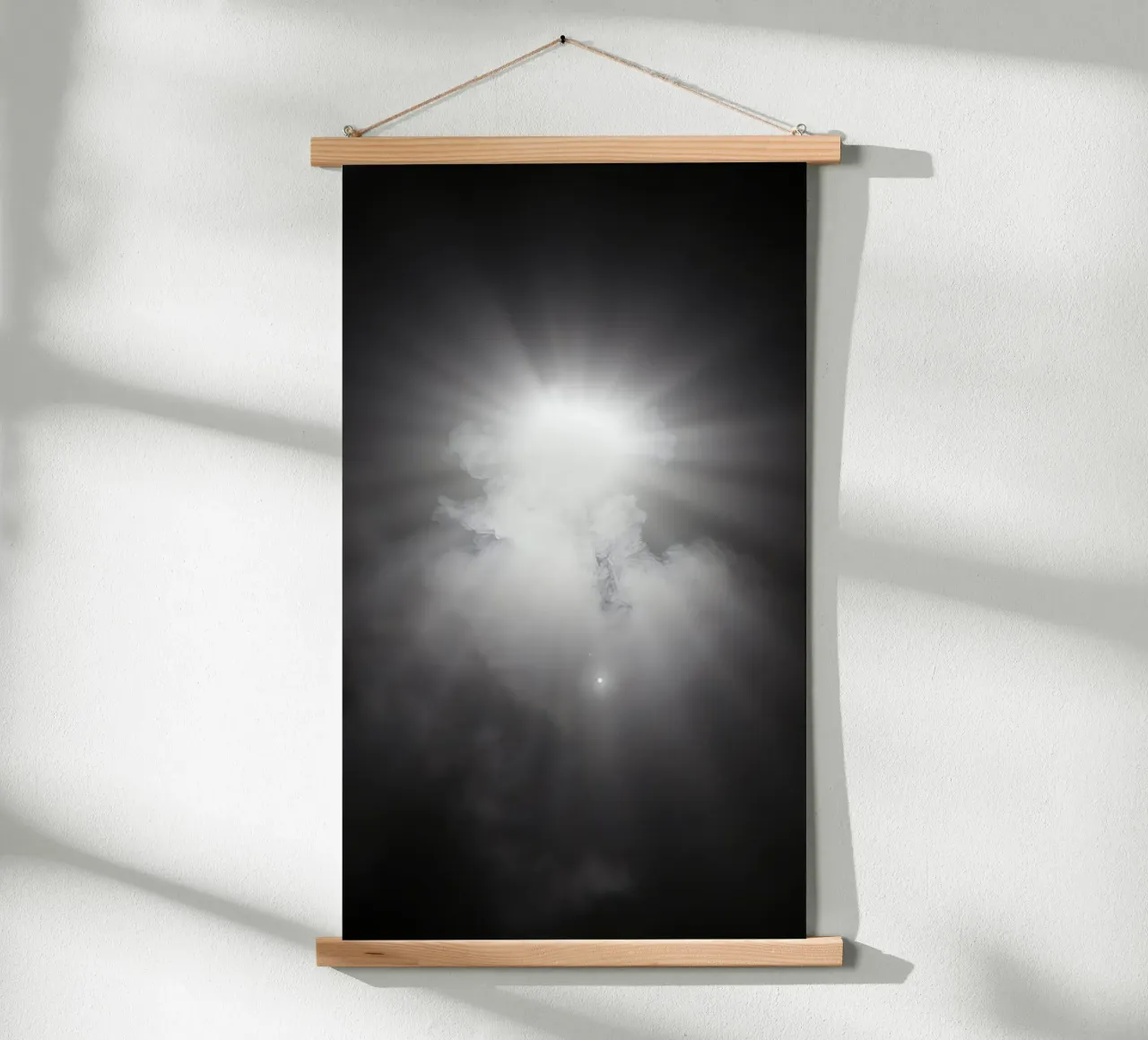 Helles Sonnenlicht, das durch die Wolken bricht, erzeugt ein atemberaubendes Poster mit Kunststoffrahmen von DesignDoodle