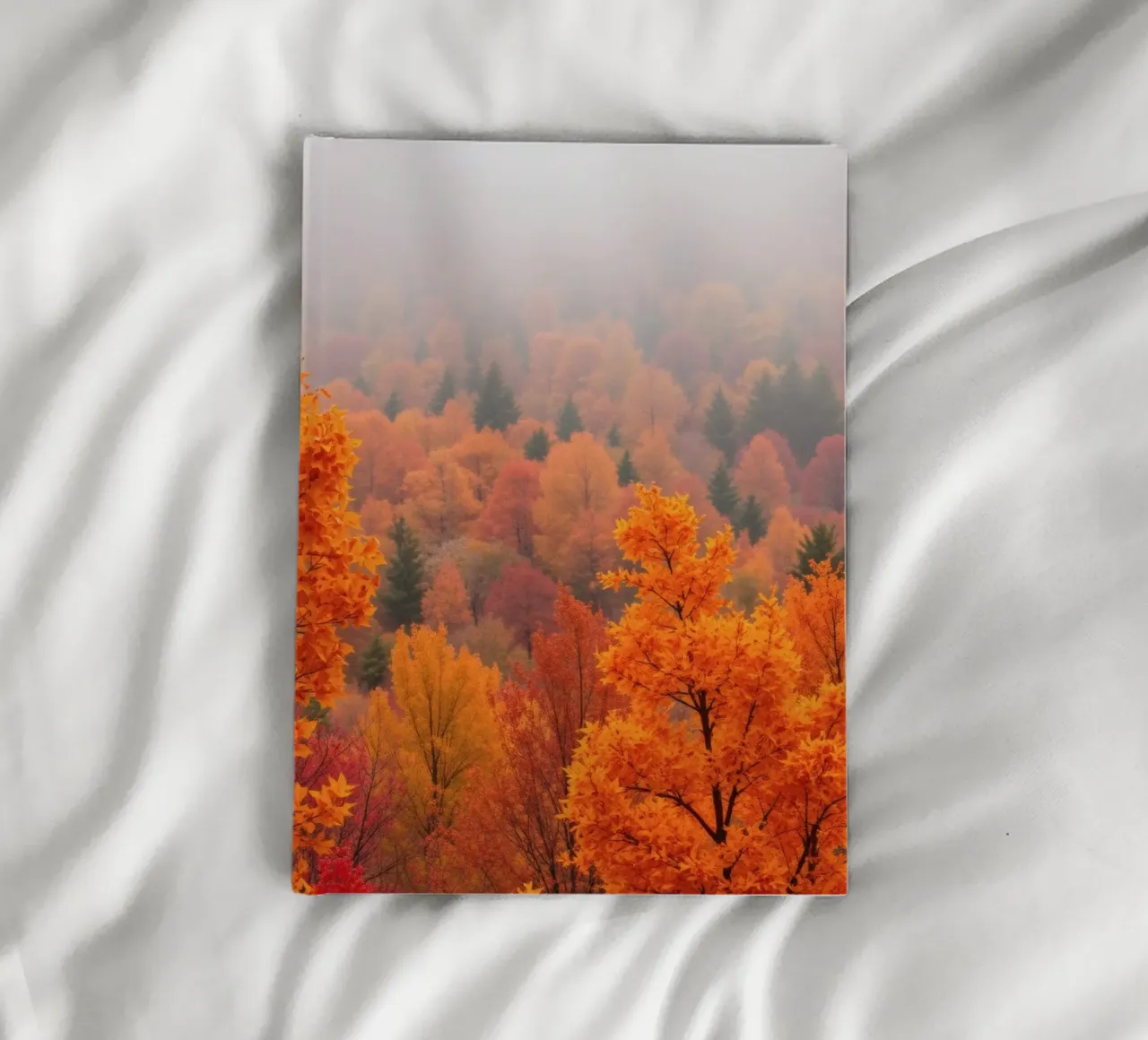 Herbstlaub als atemberaubende Kulisse in einem nebligen Wald Notizbuch von DesignDoodle