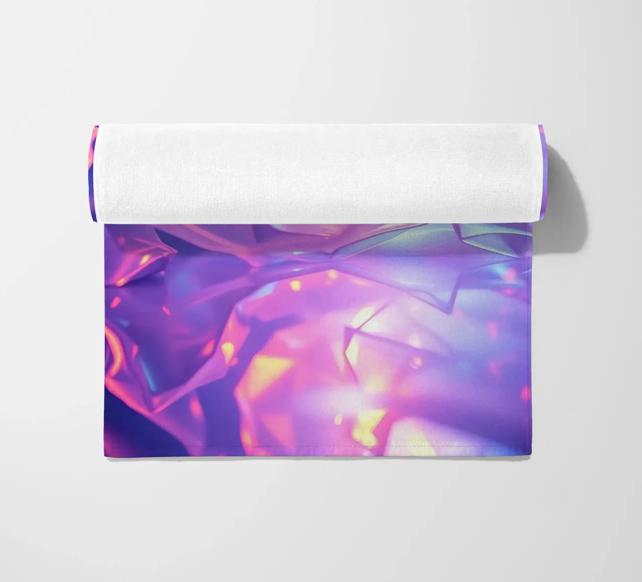 Forme geometriche astratte colorate che riflettono una superficie liscia telo mare da DesignDoodle