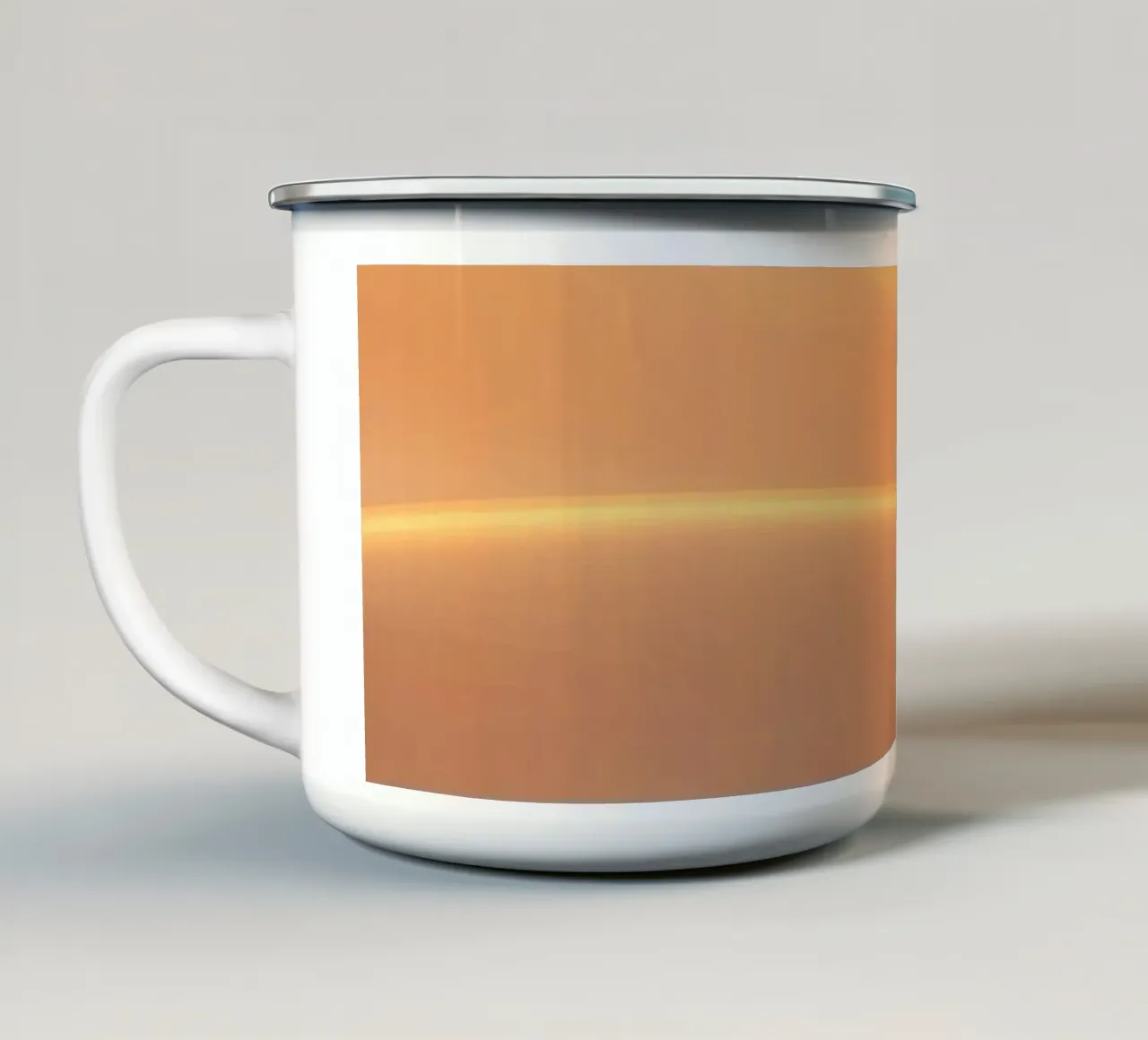 Morbide onde dorate di luce e consistenza tazza in smalto da DesignDoodle
