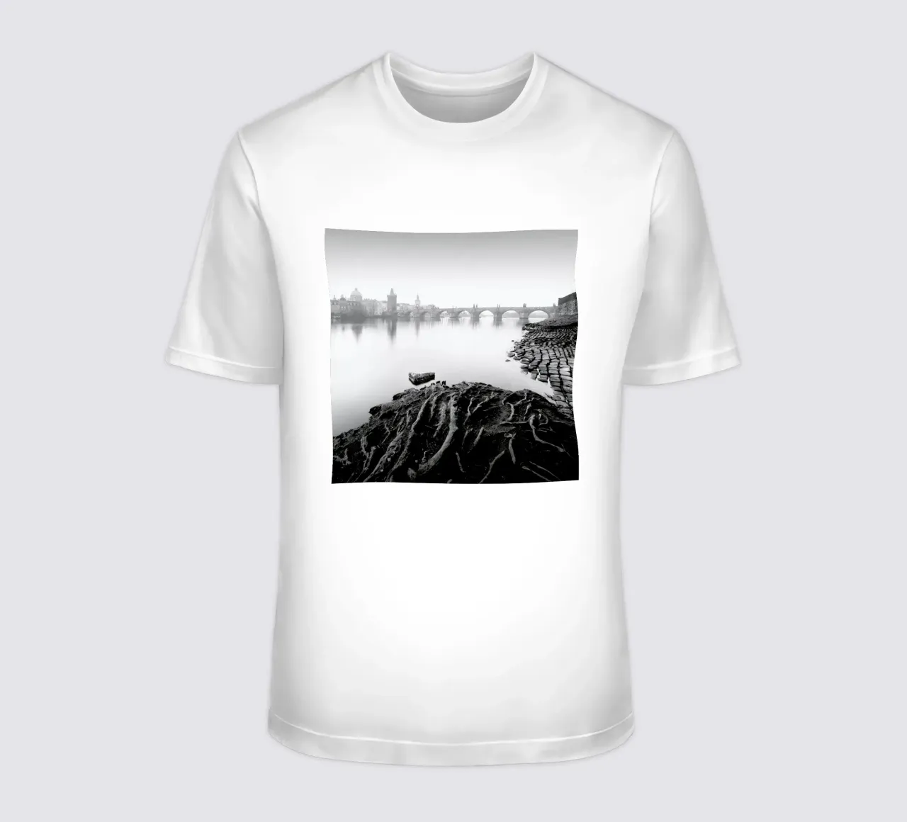 Vltava River Study 8 - Prag 2020 t-shirt da Håggard Photography | Ronny Behnert