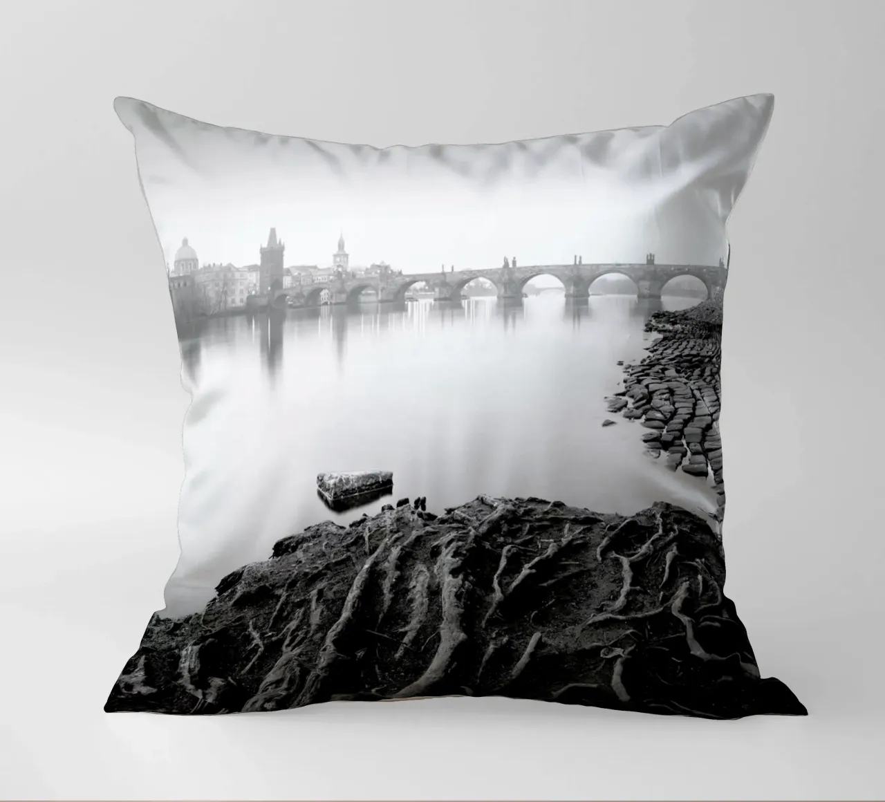 Vltava River Study 8 - Prag 2020 cuscino da Håggard Photography | Ronny Behnert