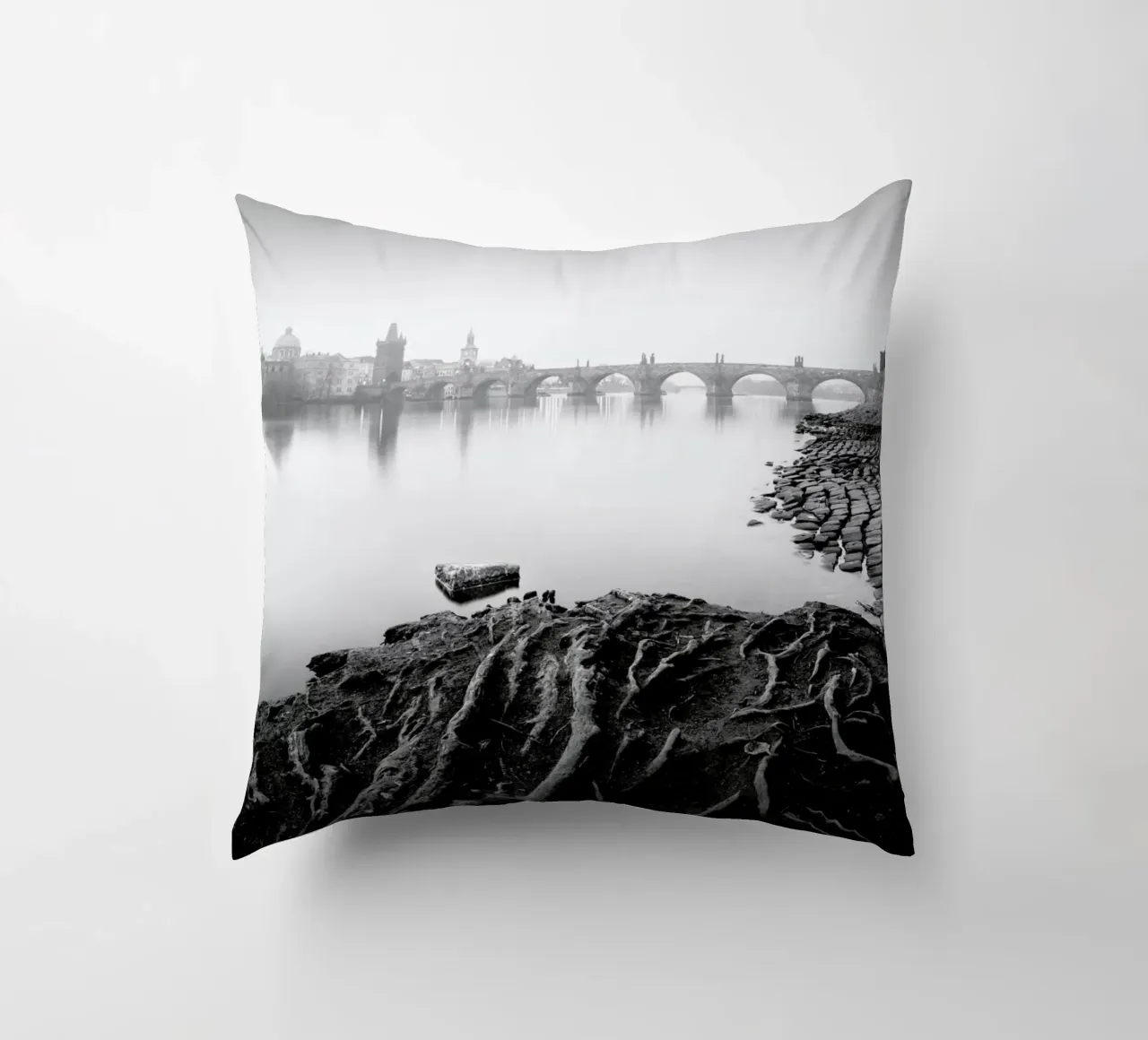 Vltava River Study 8 - Prag 2020 cuscino da Håggard Photography | Ronny Behnert