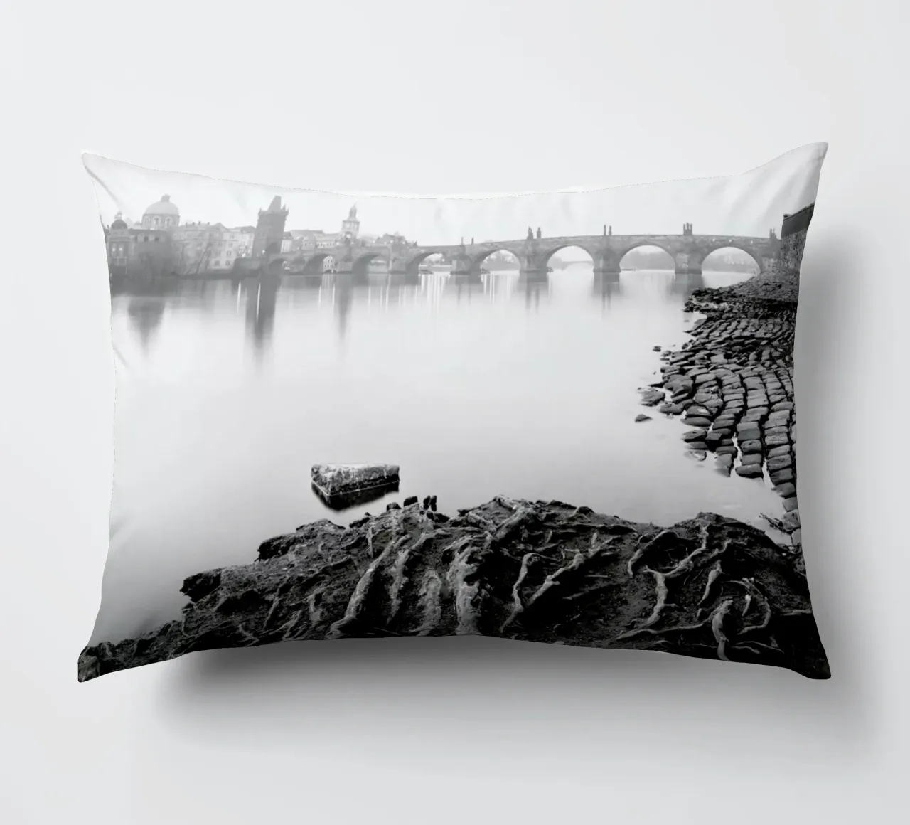 Vltava River Study 8 - Prag 2020 cuscino da Håggard Photography | Ronny Behnert