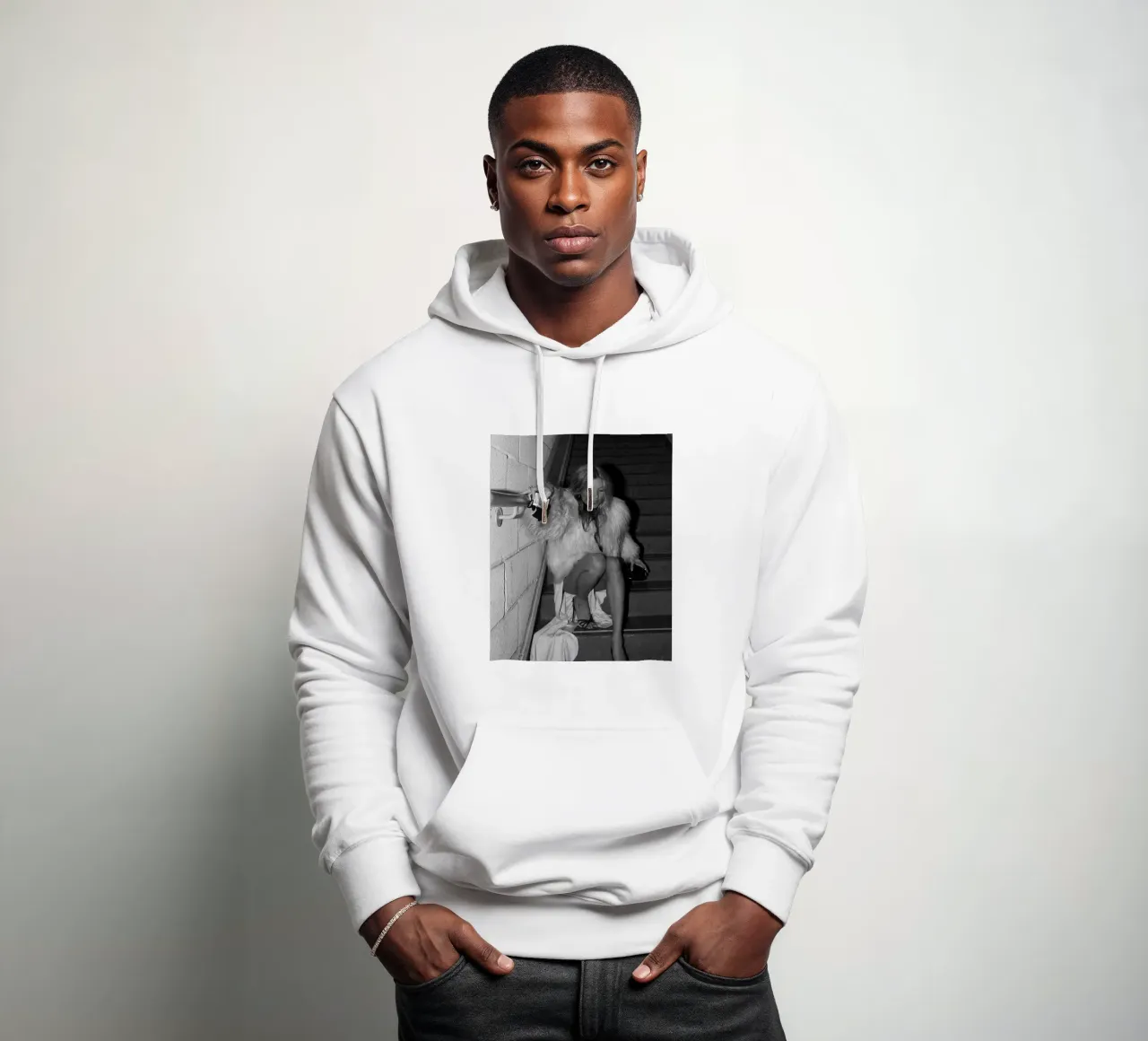 Sedersi sulle scale felpa con cappuccio da Alex happy shop