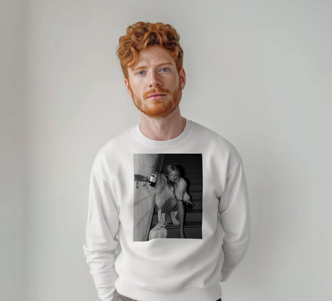 Sedersi sulle scale felpa da Alex happy shop