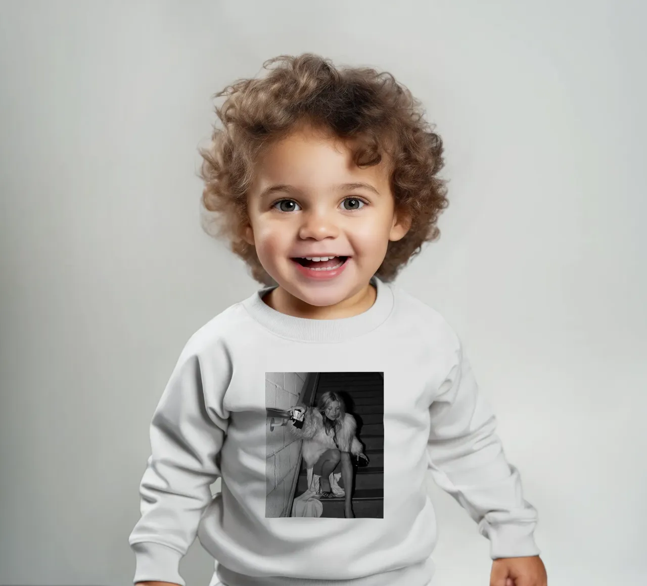 Sedersi sulle scale felpa neonato da Alex happy shop