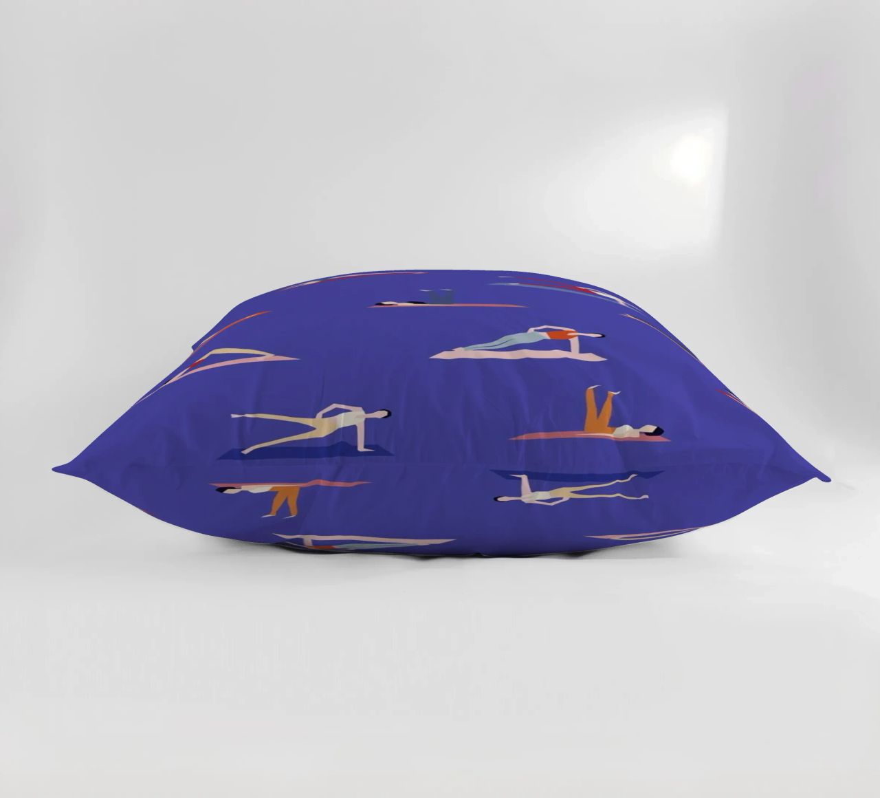Yoga Girls Kissen von Helena Ravenne