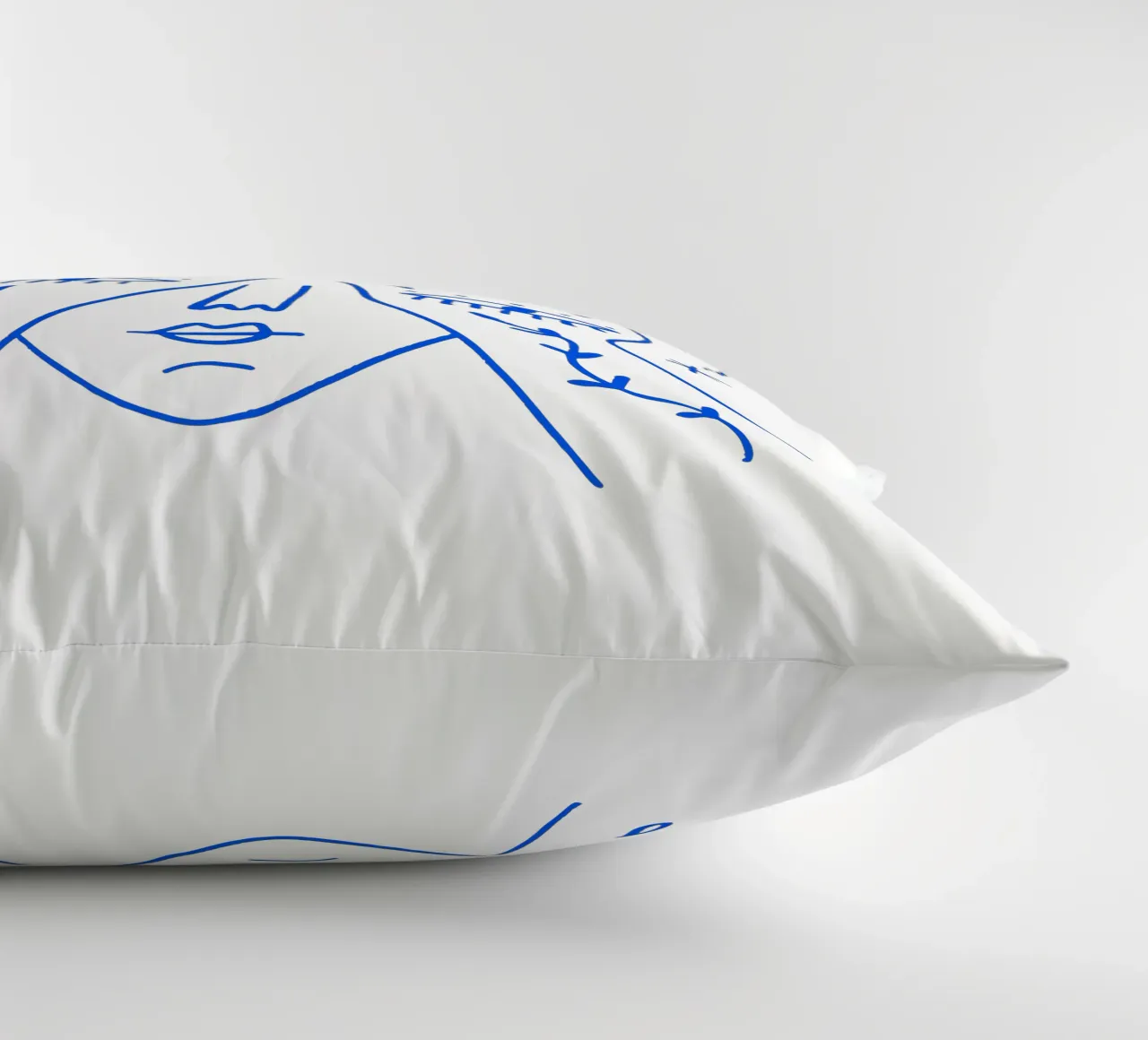 The Gaze (without Background) cuscino da treechild